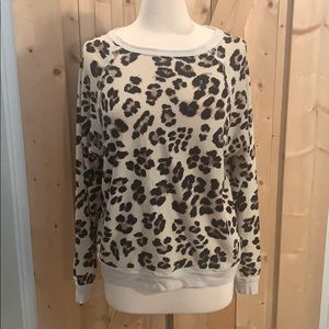 Lightweight knit sweatshirt style Leopard Print